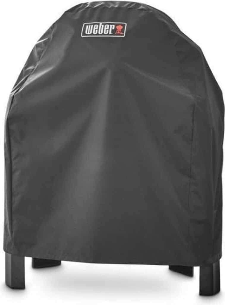 Zwarte barbecuehoes van Weber over barbecue