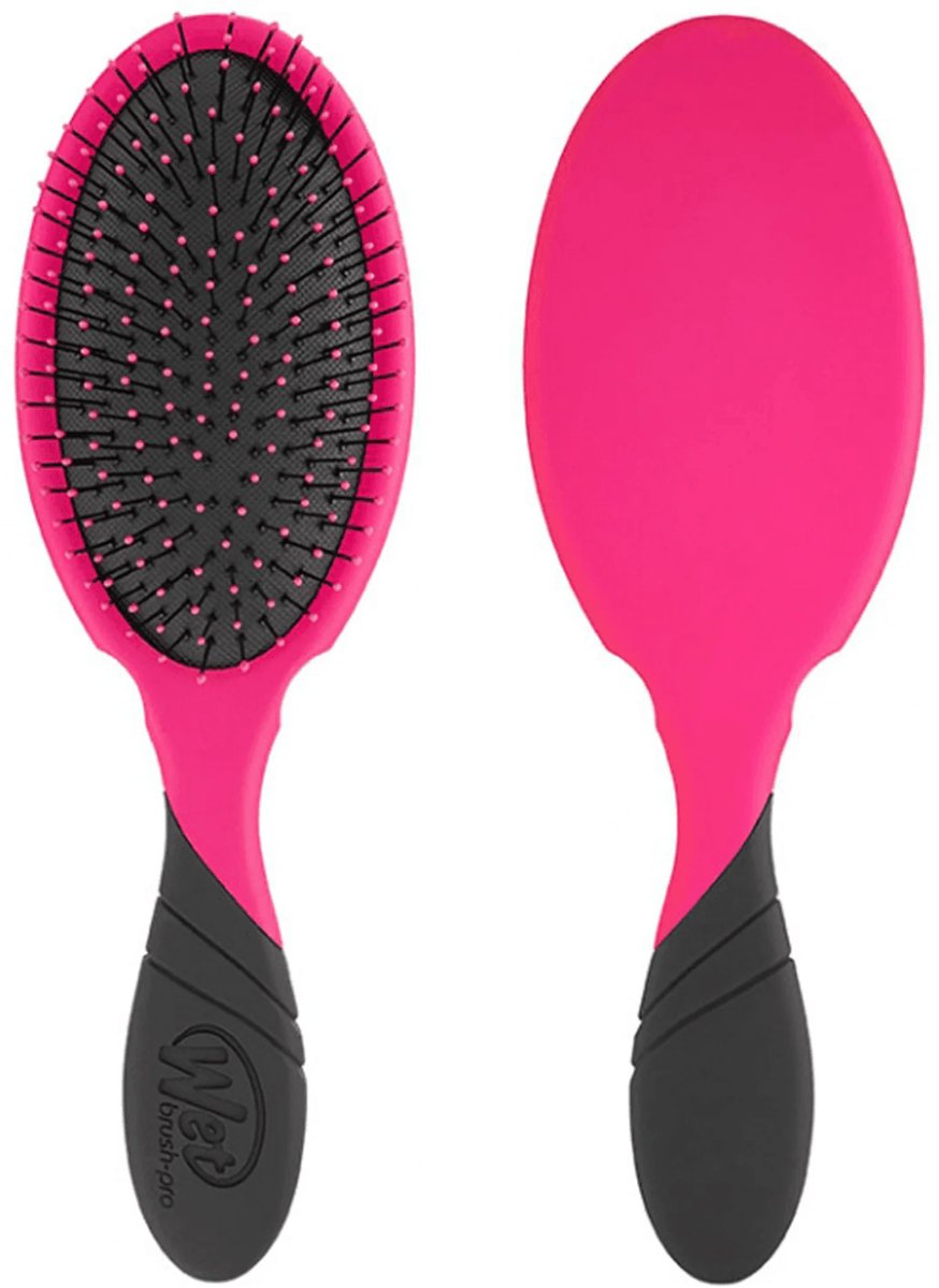 Roze haarborstel met zwarte handgreep