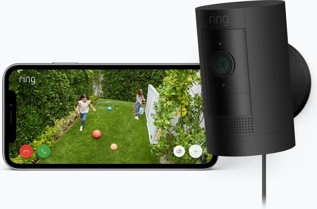 Ring beveiligingscamera en smartphone in actie.