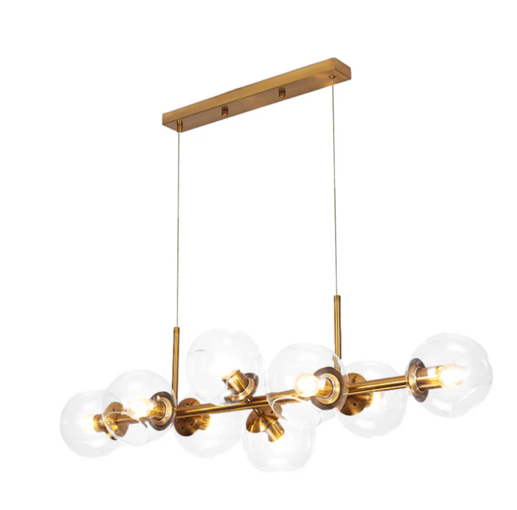 Moderne hanglamp met glazen bollen en gouden details.