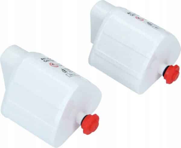 Twee witte waterfilters met rode dop.