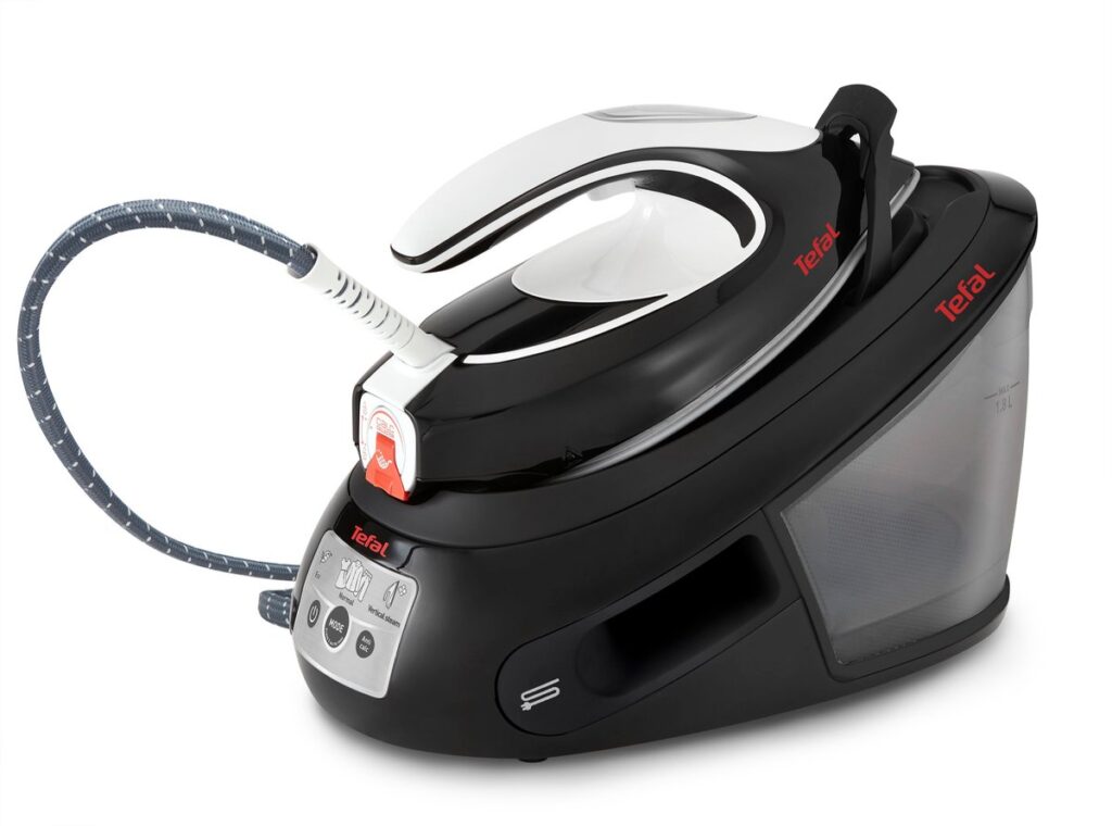 Tefal stoomstrijkijzer met waterreservoir en displayscherm.