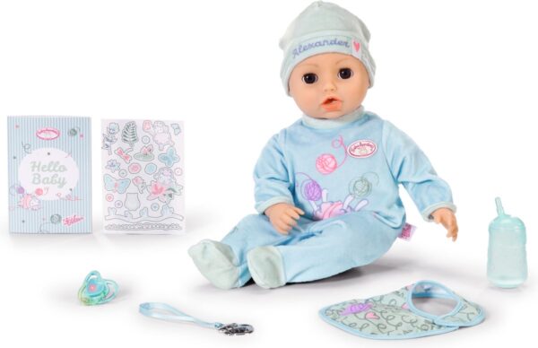 Pop met accessoires en baby-outfit.