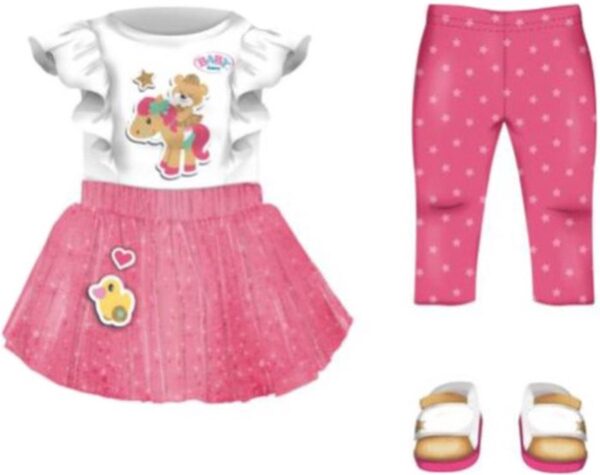 Roze kinderoutfit met paardprint en sandalen