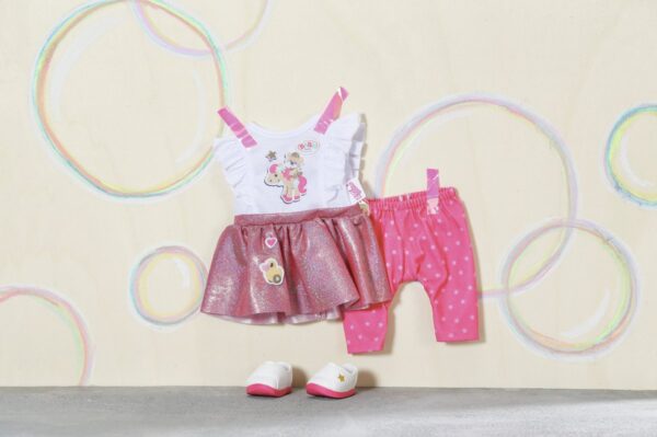 Schattige roze en witte babykleding met glitters.