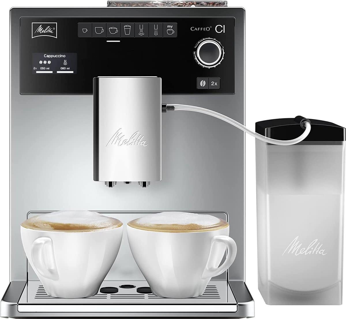 Koffiemachine met cappuccino zetten, twee kopjes klaar.