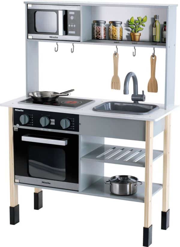 Speelkeuken met oven, spoelbak, kookplaat en accessoires.