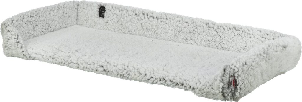 Grijs hondenbed met zachte bekleding.