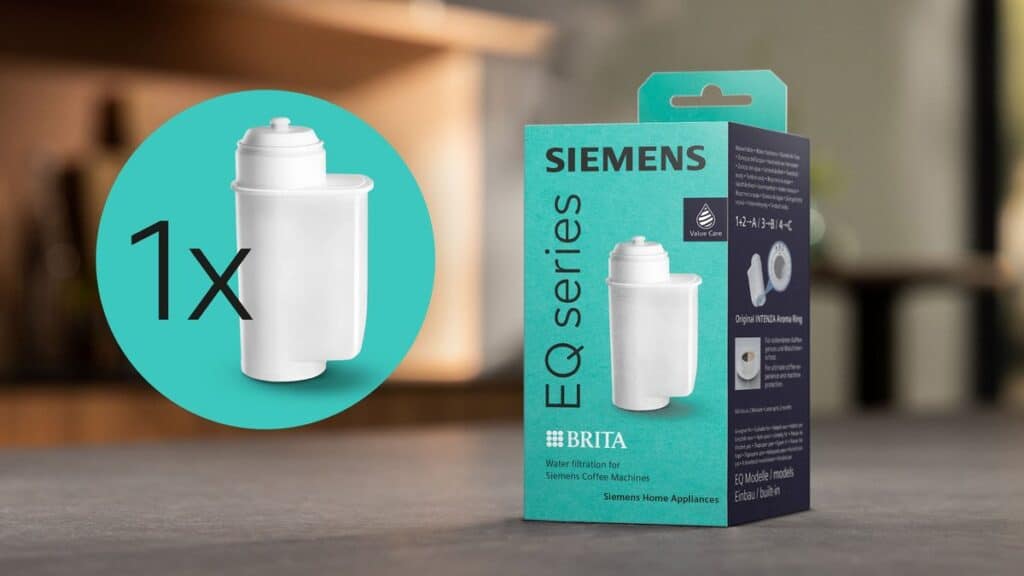 Siemens EQ waterfilter voor koffiemachine op tafel.