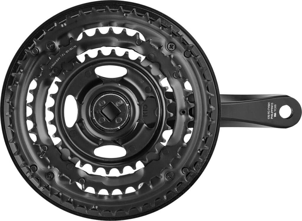 Zwart fiets tandwiel met meerdere kettingbladen.