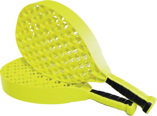 Twee gele plastic tennisrackets met honingraatstructuur.