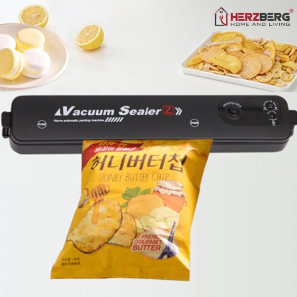 Vacuum sealer met zak chips en snacks op tafel.