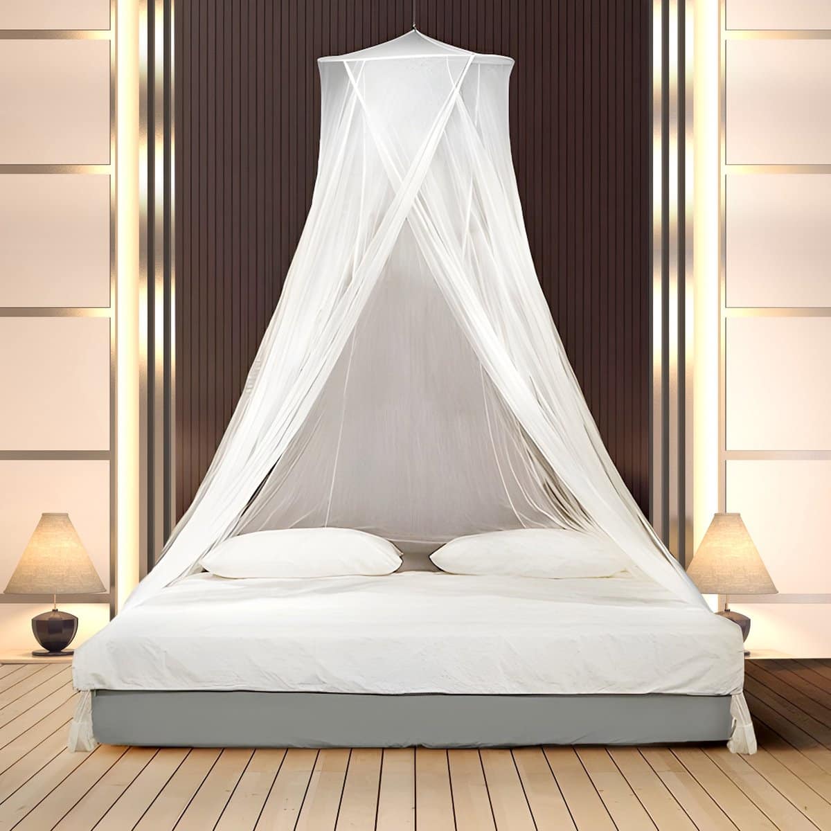 Chambre à coucher avec lit à baldaquin et moustiquaire