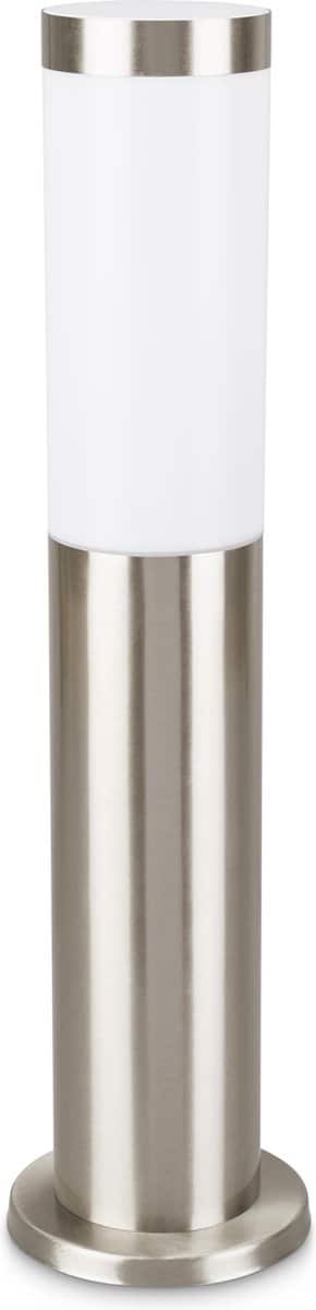 Zilveren buitenlamp met witte kap, minimalistisch ontwerp.