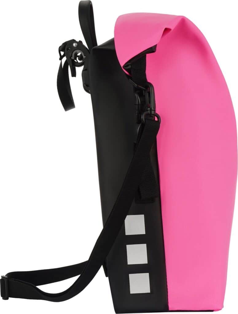 Roze en zwarte fietstas met reflecterende strip.