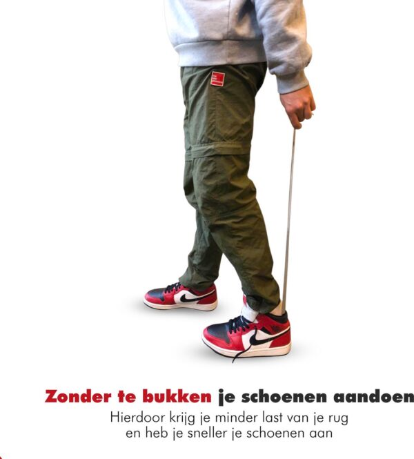 Schoenen aan doen zonder te bukken met hulpmiddel