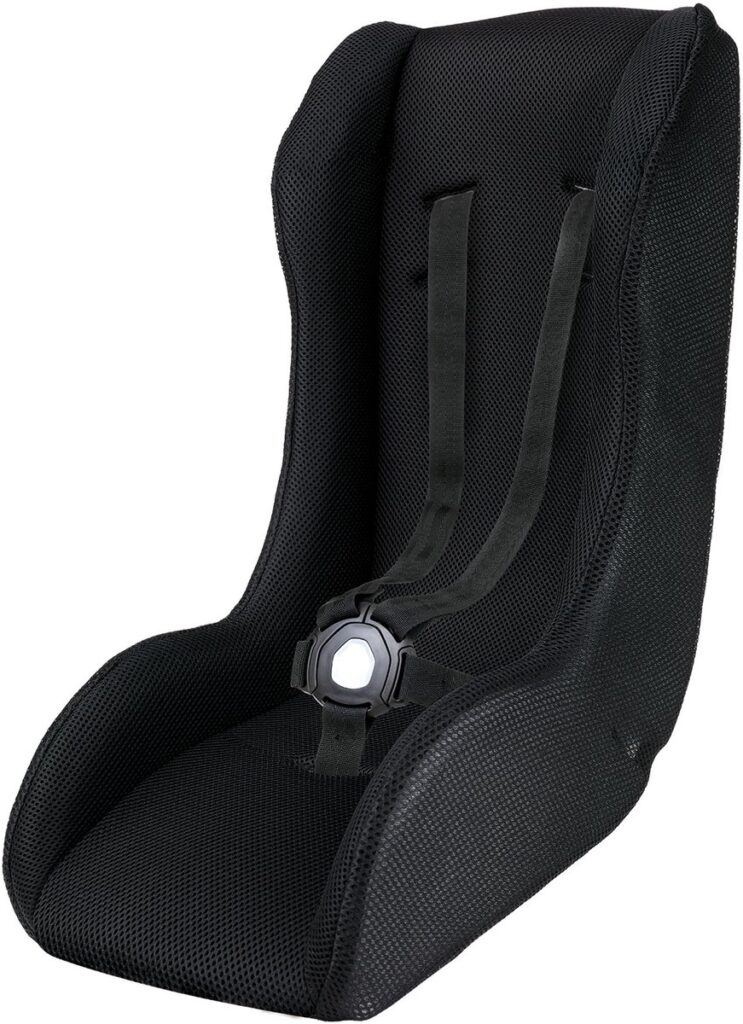 Zwart kinderautostoeltje met vijfpuntsgordel