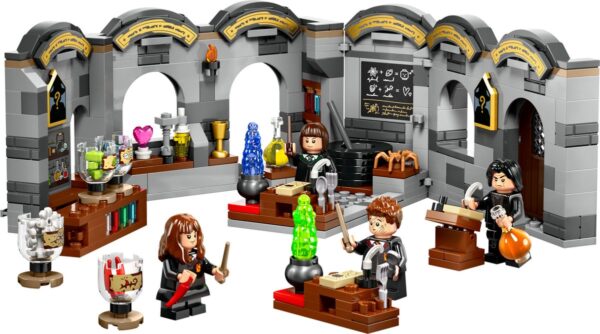 LEGO tovertovenarij-klasse met minifiguren in kasteelsetting