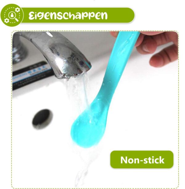 Non-stick lepel onder stromend water