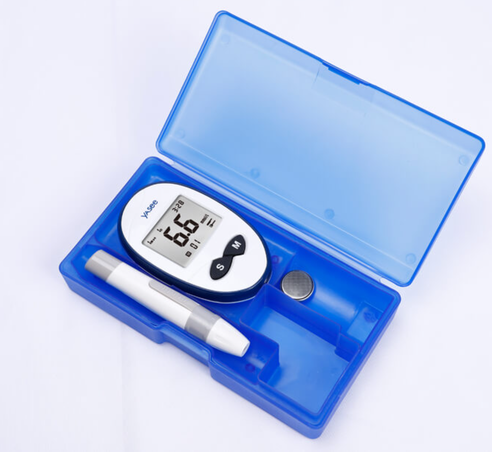 Bloedglucosemeter in blauwe doos