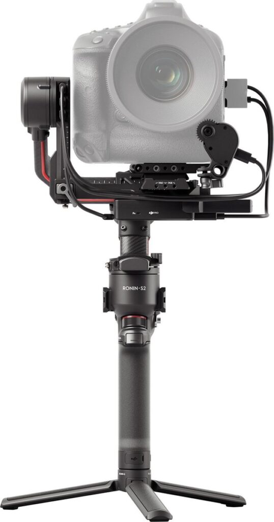 Camera op Ronin-S2 stabilizer met grip.