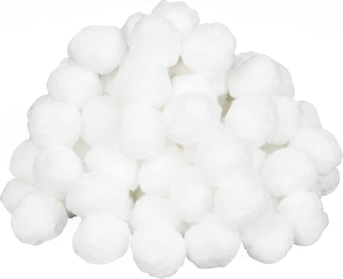 Stapel pluisachtige, witte wattenbolletjes