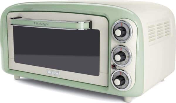 Groene vintage oven met draaiknoppen