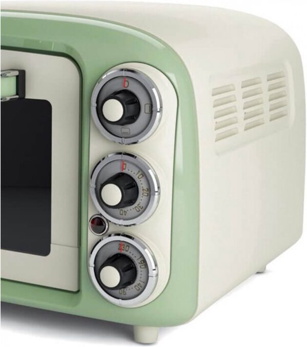 Retro-groene oven met draaiknoppen en thermometer.