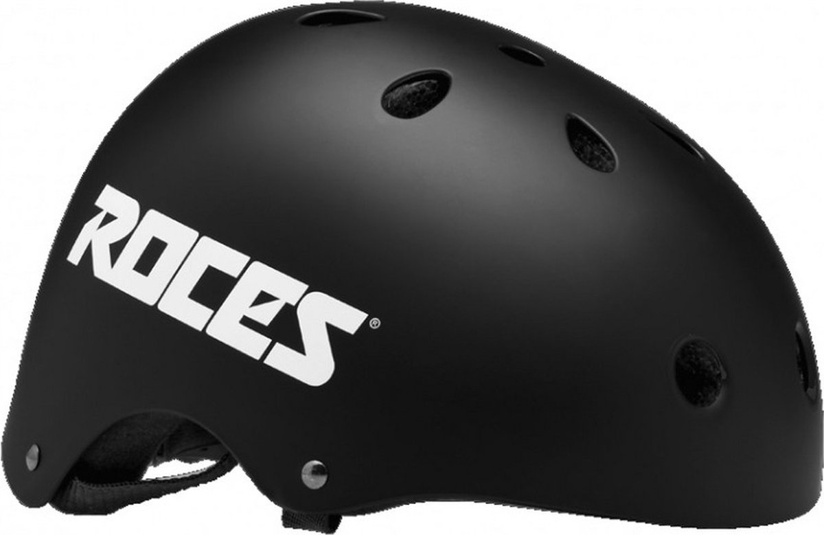 Zwarte Roces skatehelm met ventilatiegaten