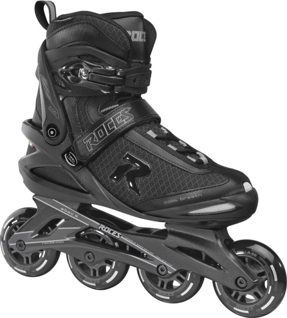 Zwarte inline skate met vier wielen en gespen