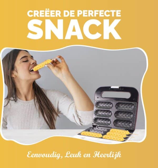 Vrouw geniet van snack uit wafelijzer.