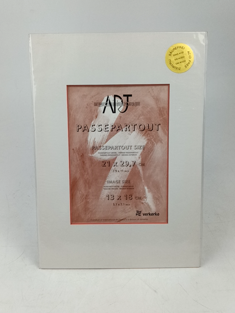 Wit karton passepartout met zilveren sticker