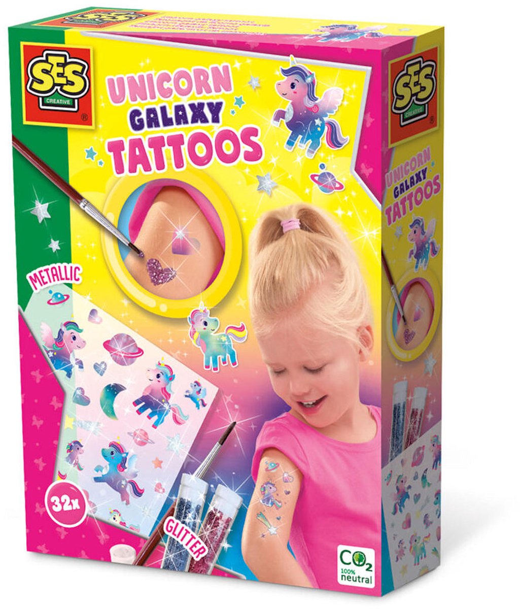Unicorn Galaxy Tattoos doos met glitters en kind.