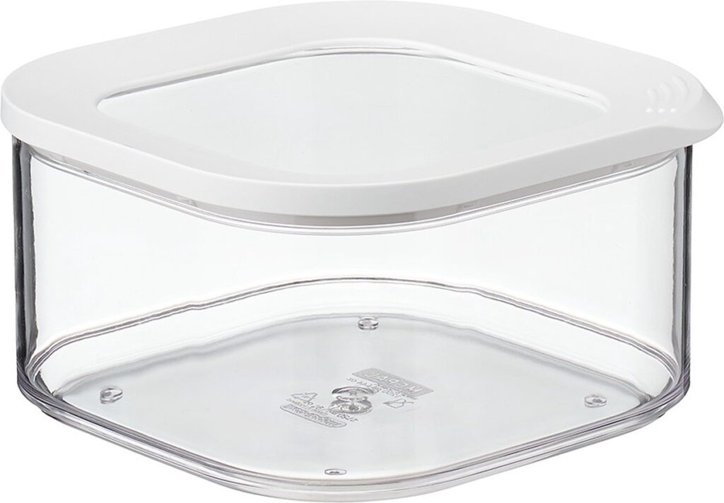 Vierkante plastic voedselcontainer met wit deksel