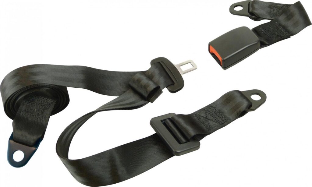 Zwarte autogordel met gespen en vergrendeling