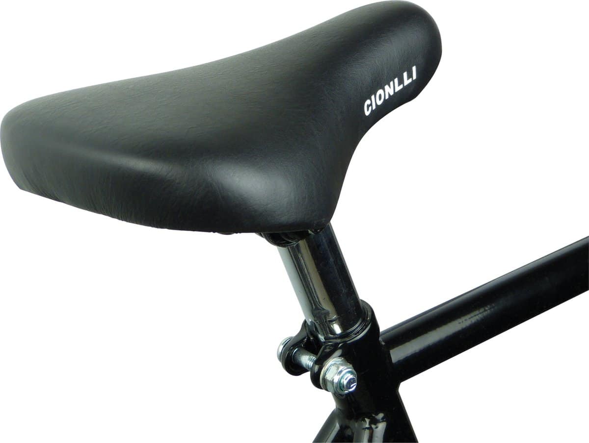 Zwart fietszadel met metalen zadelpen