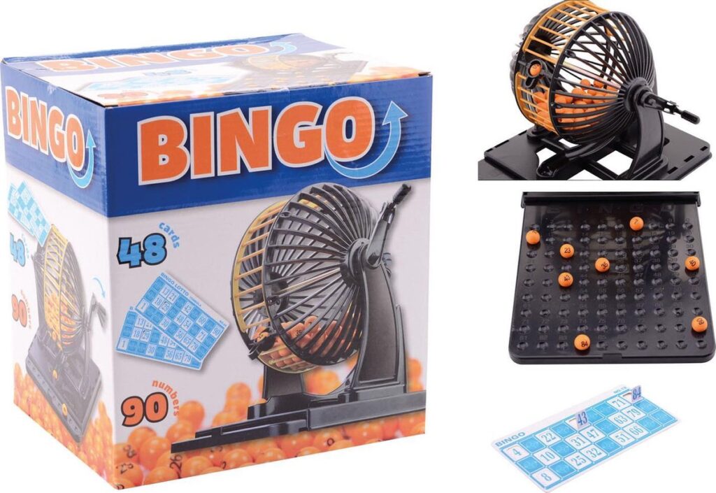 Bingo spel met kaarten en getallenballen.