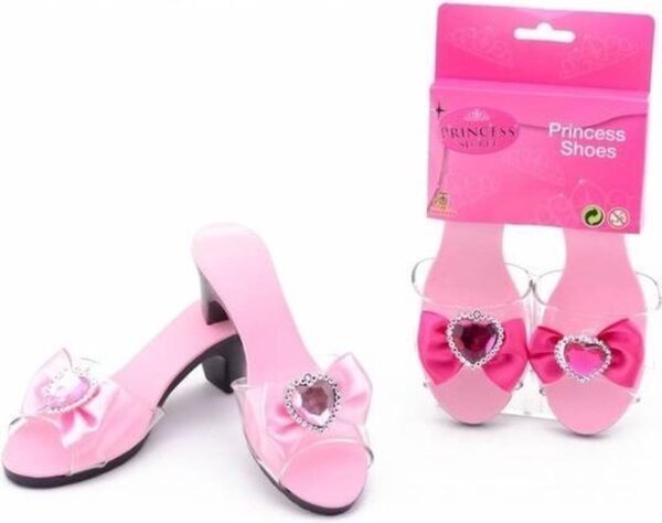 Roze prinsessenschoenen met hartjes en strikjes.