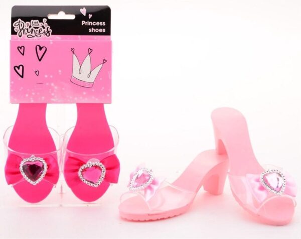 Roze prinsessenschoenen met hartdetail.