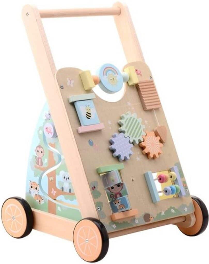 Houten baby loopwagen met activiteitenbord.