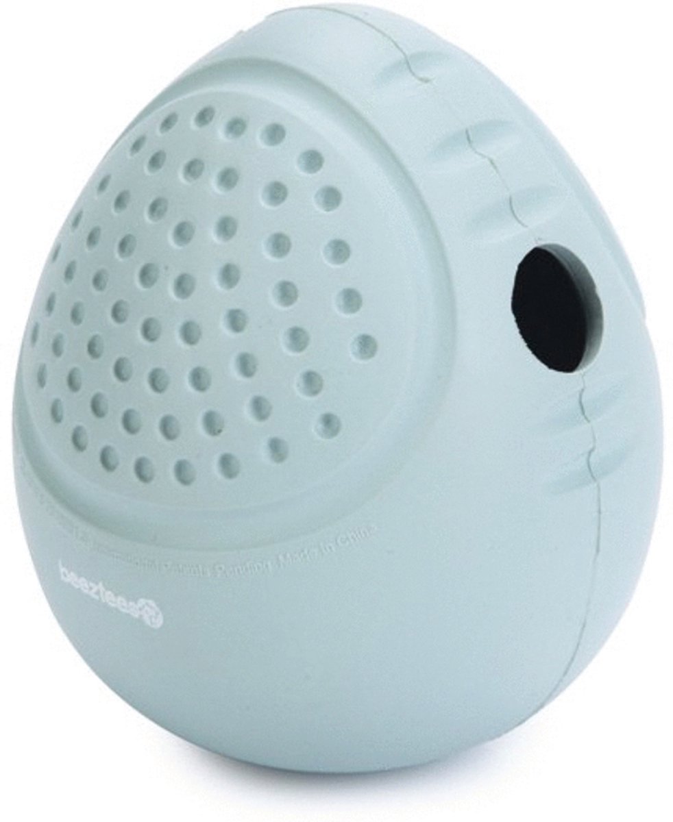 Lichtblauw siliconen hondenkauwspeeltje met gaatjespatroon.