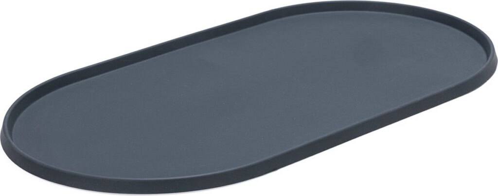Zwarte ovale dienblad voor veelzijdig gebruik.