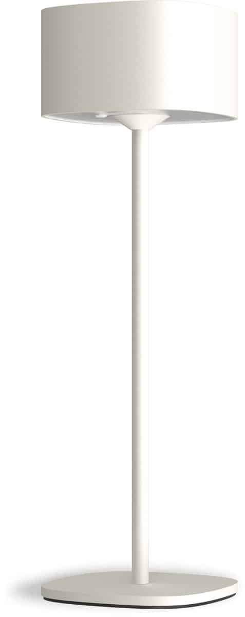 Moderne witte staande lamp met cilindrische kap.