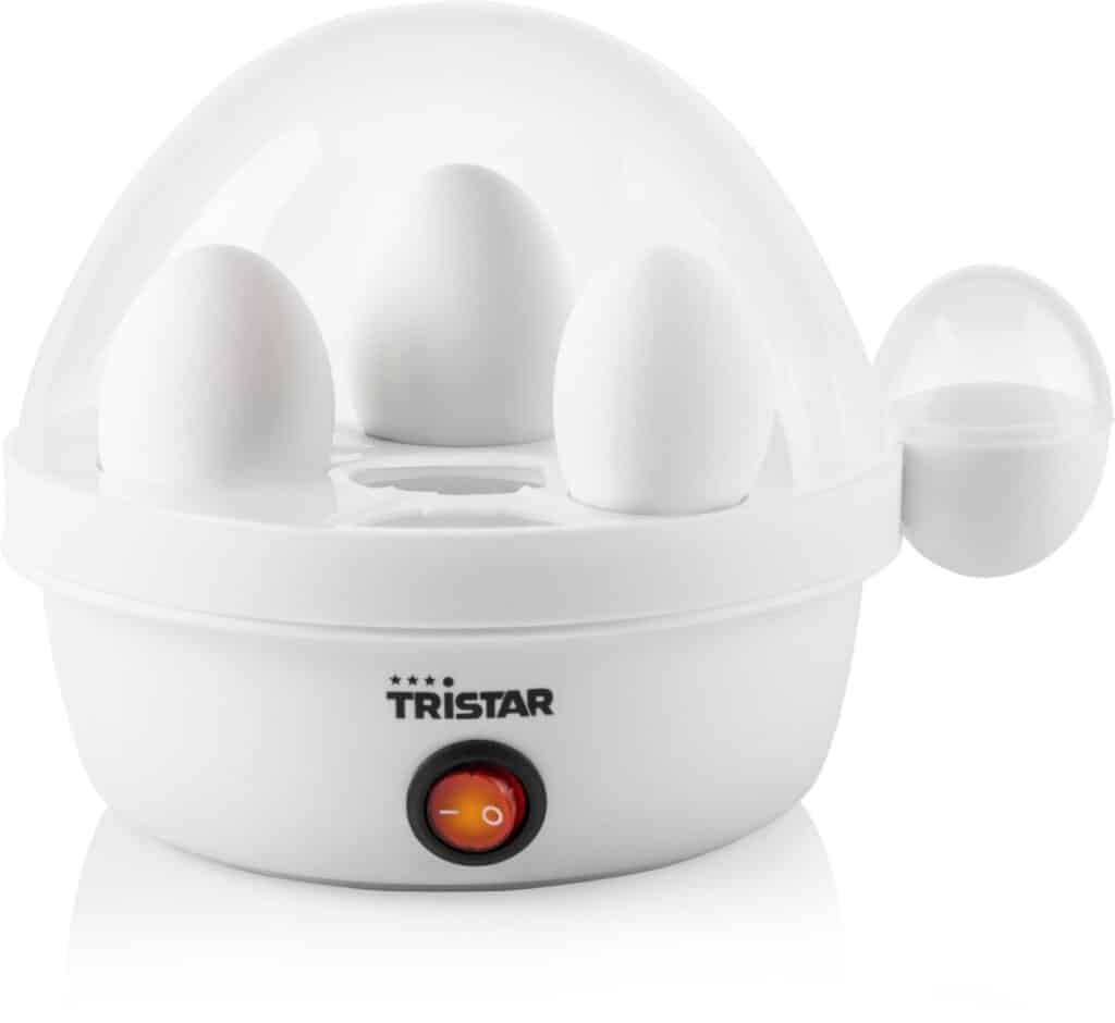 Elektrische eierkoker met drie eieren, wit ontwerp.