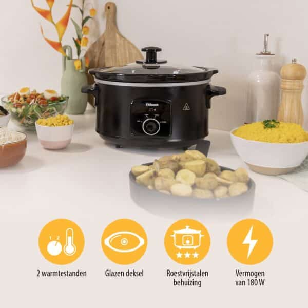 Slowcooker met ingrediënten op aanrecht in keuken