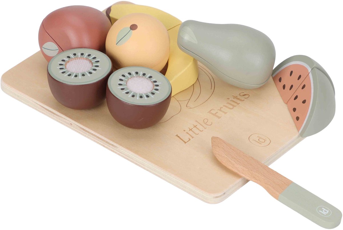 Houten speelgoedfruit op snijplank met mes