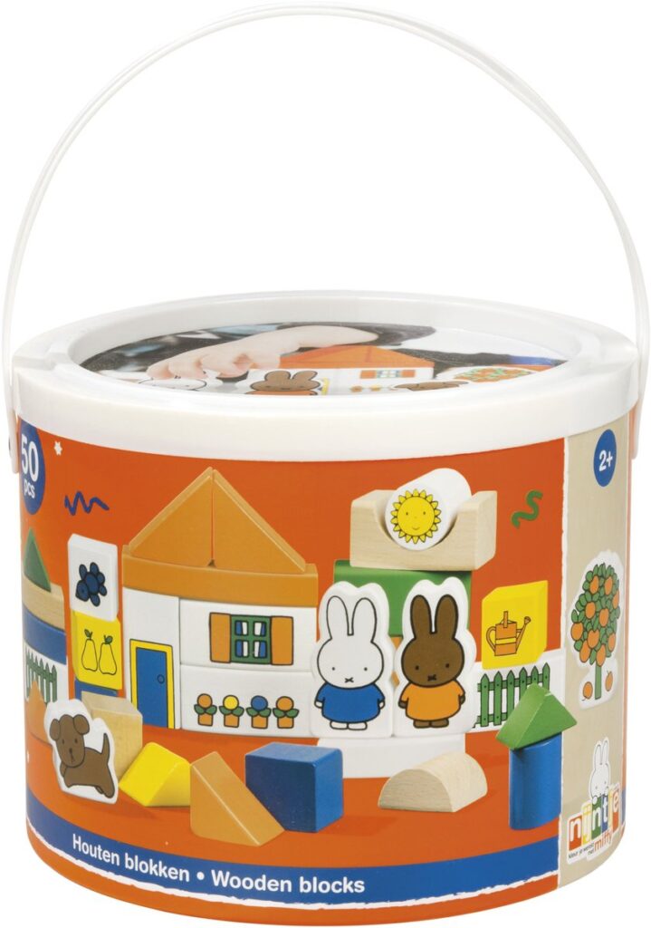 Houten blokken Miffy bouwspeelgoed in emmer.
