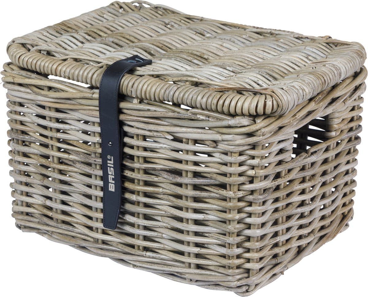 Rotan fietsmand met leren riemsluiting