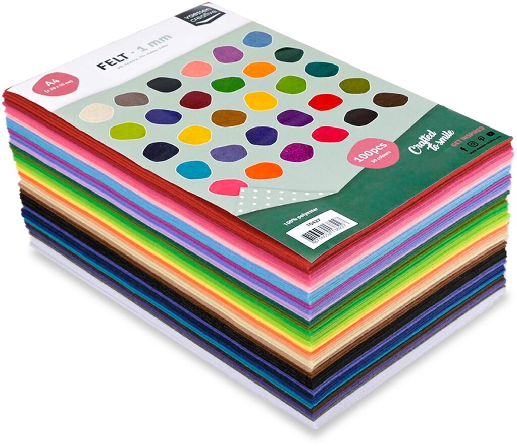 Stapel kleurrijke viltvellen, 100 stuks, A4 formaat.