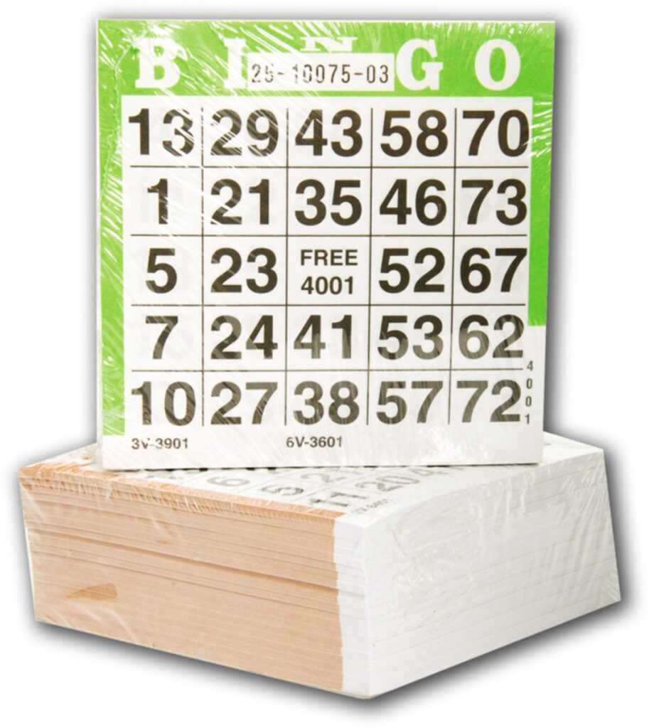 Stapels bingokaarten in plastic verpakking.